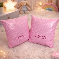 כרית עם רקמה